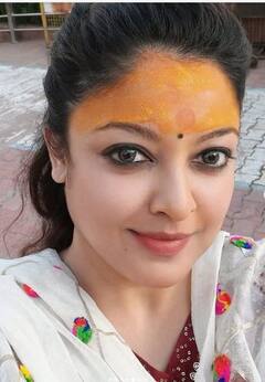 Tanushree Dutta: महाकाल के दर्शन करने पहुंची तनुश्री दत्ता की गाड़ी के हुए ब्रेक फेल, सामने आई हादसे के बाद की तस्वीर