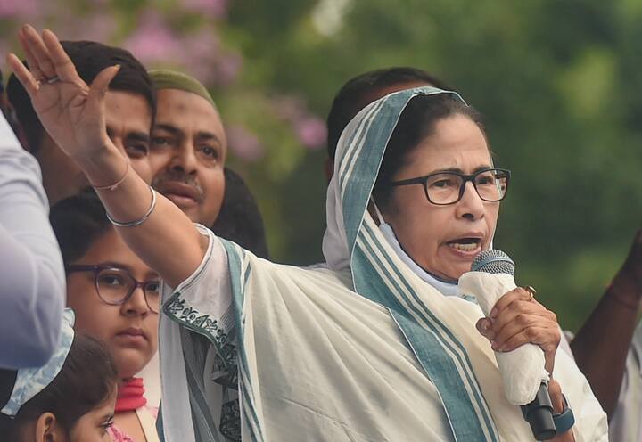 এই অনুষ্ঠানে অংশ নেন মুখ্যমন্ত্রী মমতা বন্দ্যোপাধ্যায়৷ আজ অক্ষয় তৃতীয়া এবং ইদ একইদিনে পড়েছে। মমতা বলেন,