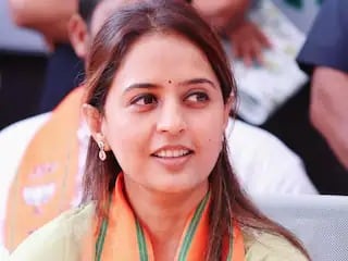 Maharashtra News Eleven people died in an accident in one month Pritam Munde instructed to take measures in two days एका महिन्यात अकरा जणांचा अपघातात मृत्यू, दोन दिवसात उपाययोजना करण्याचे प्रितम मुंडेंनी दिले निर्देश