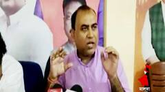 Malda: বিজেপি প্রার্থীর হয়ে দেওয়াল লিখেও মেলেনি প্রাপ্য টাকা, ধর্নায় বসলেন দেওয়াল লিখন শিল্পী। Bangla News