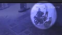 Agra में दीवार ढहने से मासूम की मौत, कैमरे में कैद हुआ ये खौफनाक मंजर | Uttar Pradesh