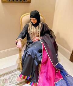 Sana Khan Eid Look: सना खान मना रही हैं ईद का जश्न, मिठाई से भरी थाल लिए दे रही हैं फैंस को मुबारकबाद