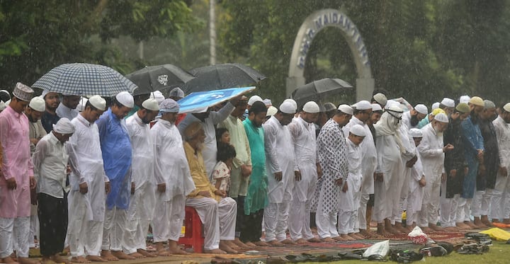 ইসলামিক ক্যালেন্ডার অনুযায়ী, হিজরি সনের দশম মাস শাওয়ালের প্রথমদিনে ইদ পালন করা হয়। পবিত্র রমজান মাসে রোজা পালনের পর ইদ পালন করা হয়।