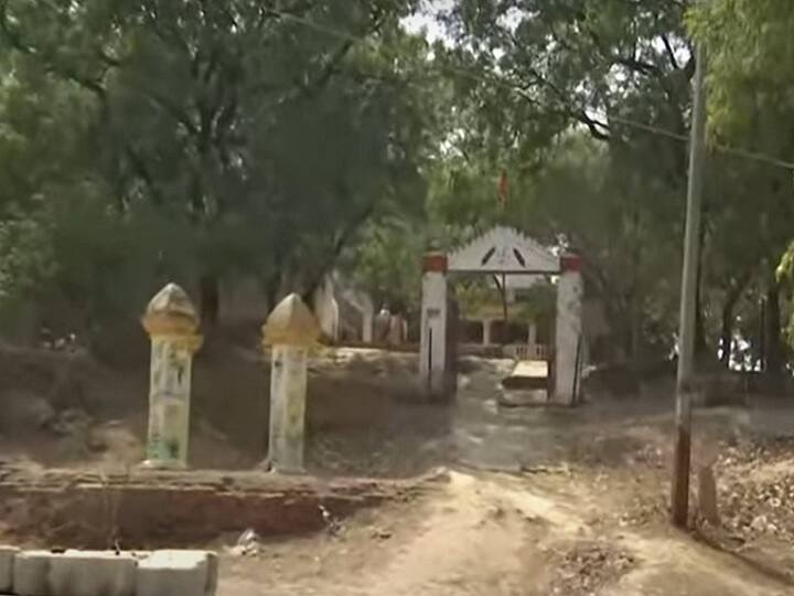 Kanpur Uttar Pradesh Chaubepur block Villagers protesting against construction of crematorium ANN Kanpur News: कानपुर में मरघट पर मचा घमासान, गांव के लोगों ने दी गांव छोड़ने की धमकी, जानें- क्या है पूरा मामला?