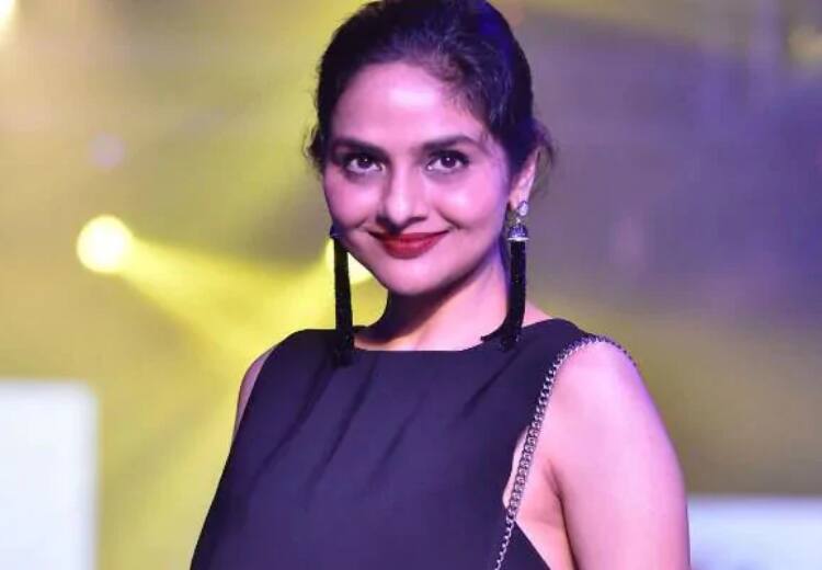 Actress Madhoo Hindi National Language says that Government should not polarize people using Hindi language Madhoo on Hindi Language: 