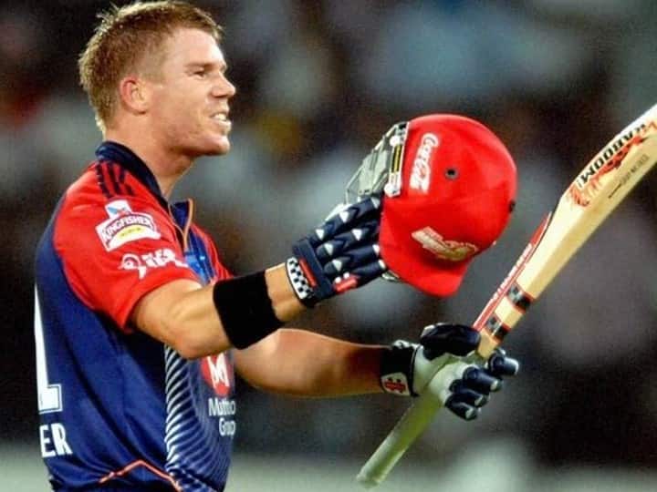 IPL में दूसरा सबसे धीमा शतक डेविड वॉर्नर ने जड़ा था. उन्होंने साल 2010 में दिल्ली डेयरडेविल्स की ओर से बल्लेबाजी करते हुए कोलकाता नाइट राइडर्स के खिलाफ 66 गेंद पर सेंचुरी जड़ी थी. यह मैच दिल्ली ने 40 रन से जीता था.