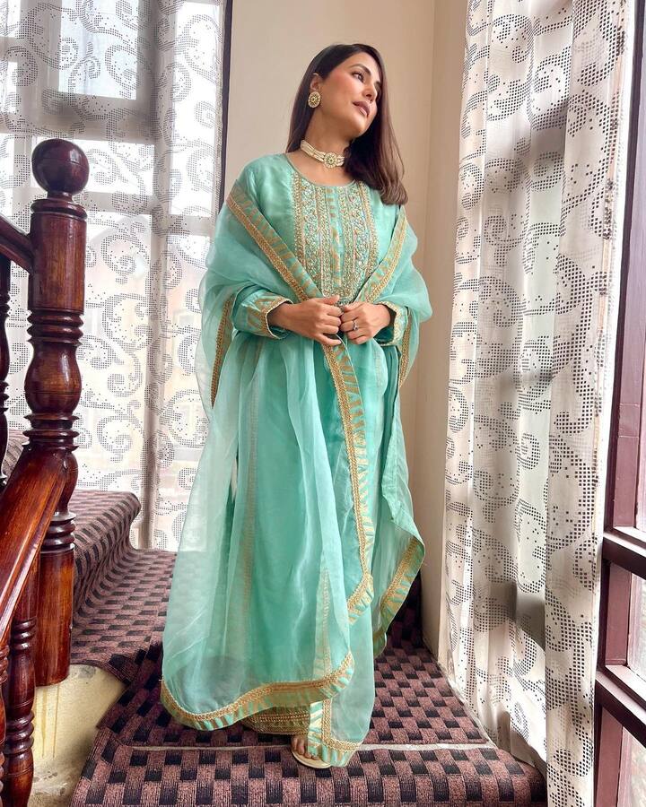 अभिनेत्री हिना खान तिच्या लुक्समुळे सोशल मीडियावर दररोज चर्चेत असते.(photo:realhinakhan/ig)