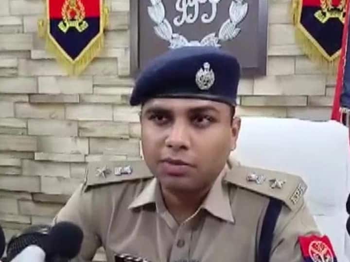 Lalitpur: चार लड़कों की हवस की शिकार नाबालिग थाने पहुंची तो SHO ने किया रेप, सिर्फ एक गिरफ्तार, आरोपी थानेदार फरार Lalitpur SP Nikhil Pathak action on minor raped by four boys on April 22 and SHO raped her as well who suspended know Lalitpur: चार लड़कों की हवस की शिकार नाबालिग थाने पहुंची तो SHO ने किया रेप, सिर्फ एक गिरफ्तार, आरोपी थानेदार फरार