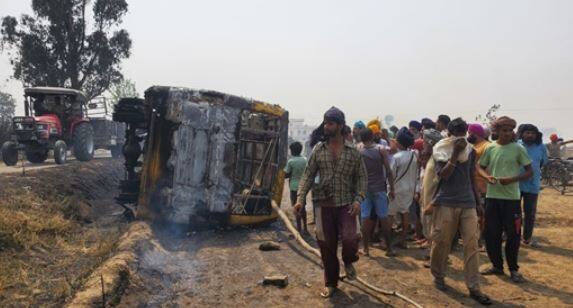 The school bus caught fire, leaving 42 students stranded in Punjab ਨਾੜ ਦੀ ਅੱਗ ਦੀ ਲਪੇਟ 'ਚ ਆਈ ਸਕੂਲ ਬੱਸ, ਵਾਲ-ਵਾਲ ਬਚੇ 42 ਵਿਦਿਆਰਥੀ