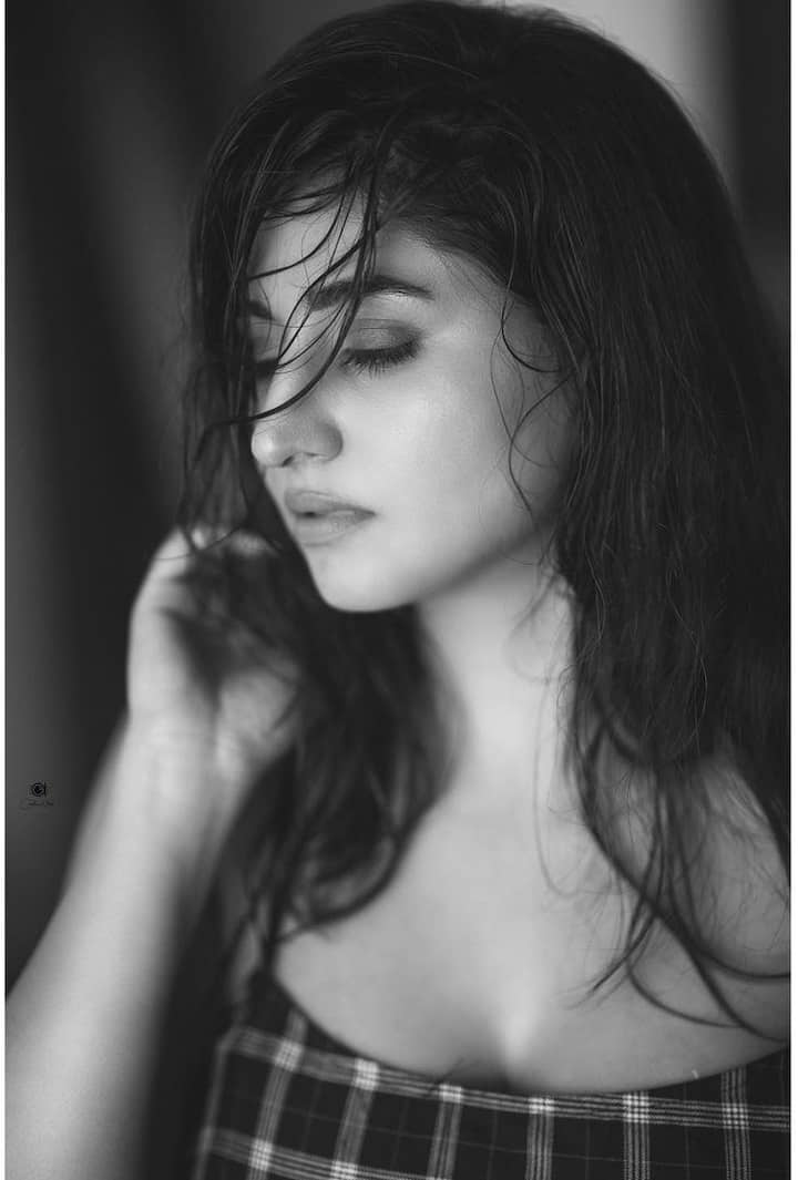 వర్షిణి సౌందర్ రాజన్ హాట్ ఫోటోస్ -Image credit: Varshini Sounderajan/Instagram