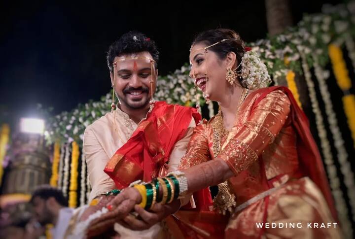 शिवानी आणि विराजस सोशल मीडियावर अॅक्टिव्ह असून ते नेहमीच एकमेकांसोबतचे फोटो चाहत्यांसोबत शेअर करत असतात.(photo:weddingkraft/ig)