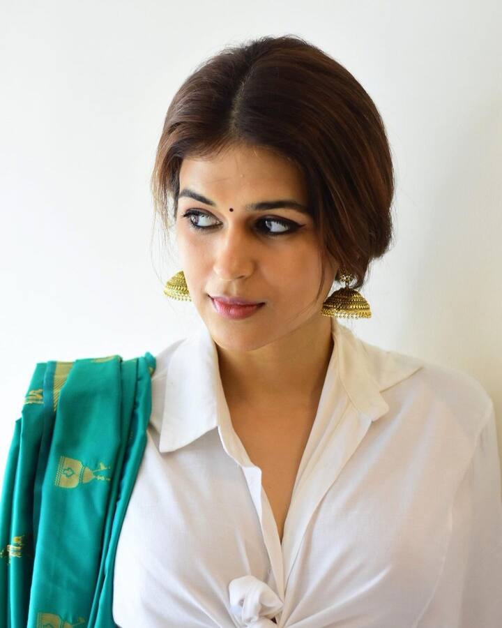 శ్రద్ధా దాస్ ట్రెండీ చీరకట్టు -Image credit: Shraddha das/Instagram