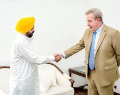 ਆਸਟ੍ਰੇਲੀਆ ਦੇ ਰਾਜਦੂਤ ਬੈਰੀ ਓ ਫੈਰੇਲ ਨੇ CM ਭਗਵੰਤ ਮਾਨ ਨਾਲ ਕੀਤੀ ਮੁਲਾਕਾਤ ,ਖੇਤੀਬਾੜੀ ਨੂੰ ਲੈ ਕੇ ਹੋਈ ਚਰਚਾ