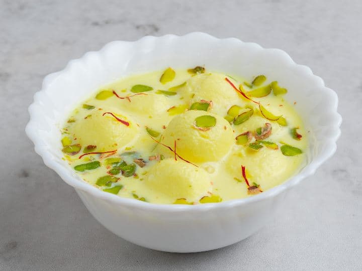 kitchen hacks how to make tasty rasmalai to torn milk in hindi Rasmalai Recipe: दूध फट जाए तो न हो परेशान, बनाएं टेस्टी रसमलाई, आ जाएगा खाने का मजा