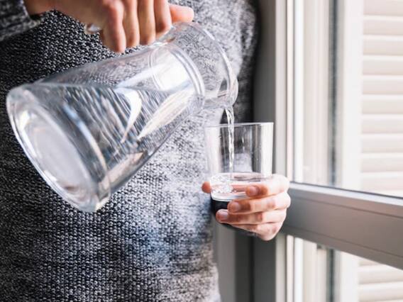 Warm Water : रोजाना गर्म पानी पीने से सेहत को होते हैं कई फायदे, ऐसे पीने से होता है नुकसान Warm Water : रोजाना गर्म पानी पीने से सेहत को होते हैं कई फायदे, ऐसे पीने से होता है नुकसान