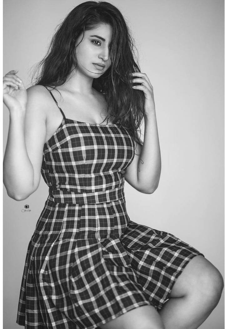 యాంకర్ గా, నటిగా తెలుగు ప్రేక్షకులకు పరిచయం అయ్యింది వర్షిణిి. -Image credit: Varshini Sounderajan/Instagram