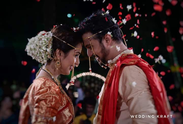 Virajas Shivani Wedding : अभिनेता विराजस कुलकर्णी (Virajas Kulkarni) आणि शिवानी रांगोळे (Shivani Rangole) नुकतेच लग्नबंधनात अडकले आहेत.(photo:weddingkraft/ig)