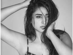 Varshini Sounderajan: హాట్ లుక్స్‌తో టెంపరేచర్ పెంచేస్తున్న వర్షిణి