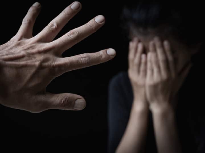 UP: Minor Girl Claims She Was Raped By SHO After She Went To Lodge Gang Rape Complaint UP: Minor Girl Claims She Was Raped By SHO After She Went To Lodge Gang Rape Complaint