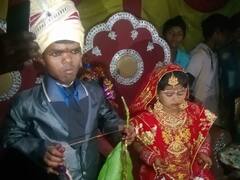 Bhagalpur News: 36 इंच के दूल्हे को मिली 34 इंच की दुल्हनियां, बिन बुलाए पहुंचे लोग, सेल्फी लेने के लिए होड़