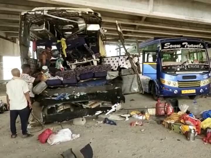 Agra Lucknow Expressway etawah news bus full of tourists collided with the container ann Agra Lucknow Expressway पर बड़ा हादसा ,पर्यटकों से भरी बस कंटेनर से टकराई, 2 की मौत, कई घायल