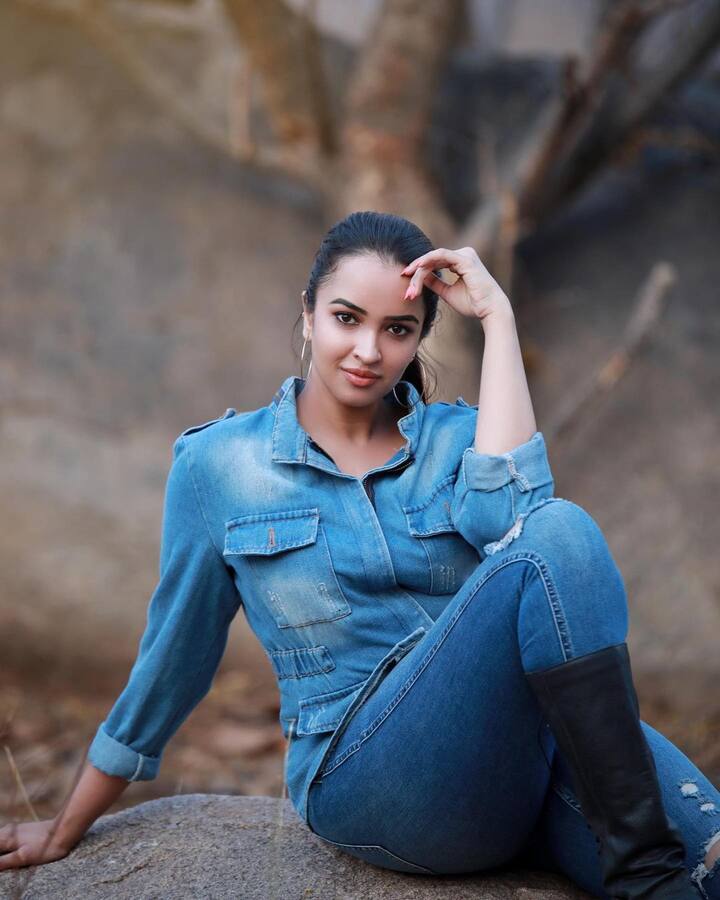 పూజిత పొన్నాడ (Image Credit: Pujita Ponnada/Instagram)