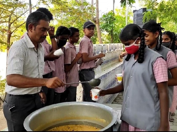 அரசுப்பள்ளி மாணவர்களுக்காக கிராம மக்கள் எடுத்த அசத்தல் கூட்டுமுயற்சி..! குவியும் பாராட்டுக்கள்..