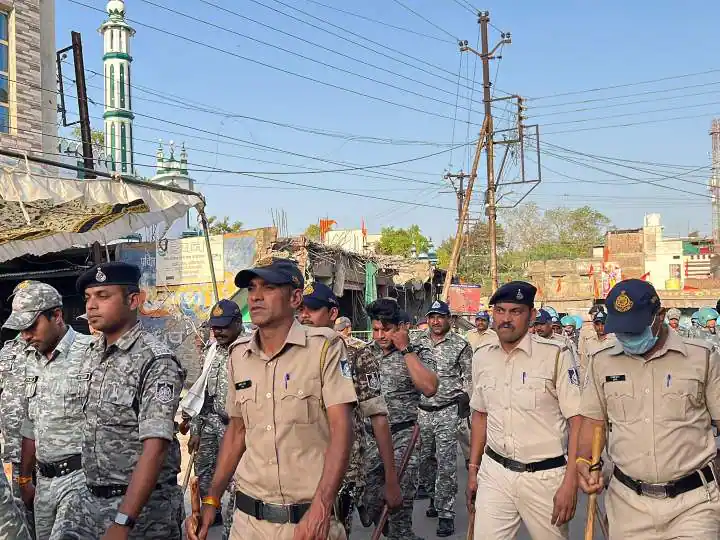 Curfew completely End in Khargone after the stoning during the Ram Naomi procession on April 10 by the administration after 24 days Khargone Curfew : ਮੱਧ ਪ੍ਰਦੇਸ਼ ਦੇ ਖਰਗੋਨ ਤੋਂ 24 ਦਿਨਾਂ ਬਾਅਦ ਹਟਾਇਆ ਗਿਆ ਕਰਫਿਊ, ਪ੍ਰਸ਼ਾਸਨ ਨੇ ਲਿਆ ਇਹ ਫੈਸਲਾ