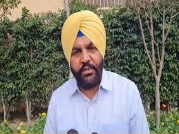 Gurjeet Singh Aujla demands increase in expressway budget to Union Minister Nitin Gadkari ਗੁਰਜੀਤ ਔਜਲਾ ਵੱਲੋਂ ਕੇਂਦਰੀ ਮੰਤਰੀ ਨਿਤਿਨ ਗਡਕਰੀ ਨੂੰ ਐਕਸਪ੍ਰੈਸ ਵੇਅ ਦੇ ਬਜਟ ’ਚ ਵਾਧਾ ਕਰਨ ਦੀ ਮੰਗ