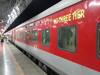 Fire in Train: जबलपुर में ट्रेन में आग लगने से मची अफरातफरी, जानें फिर क्या हुआ