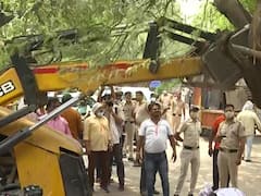 Tughlakabad Demolition: दिल्ली में फिर चला MCD का बुलडोजर, तुगलकाबाद के करणी शूटिंग रेंज से हटाया गया अतिक्रमण