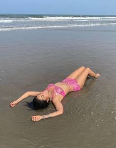 Shreya Sharan in Bikini: 'दृश्यम' गर्ल श्रिया शरण गोवा में बेटी संग की जमकर मस्ती, पिंक बिकिनी में शेयर की Sizzling तस्वीरें