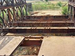 Banka Iron Bridge Stolen: रोहतास के बाद अब बांका में 'गायब' हुआ पुल, गैस कटर से 70 फीसद पार्ट्स उड़ा ले गए चोर