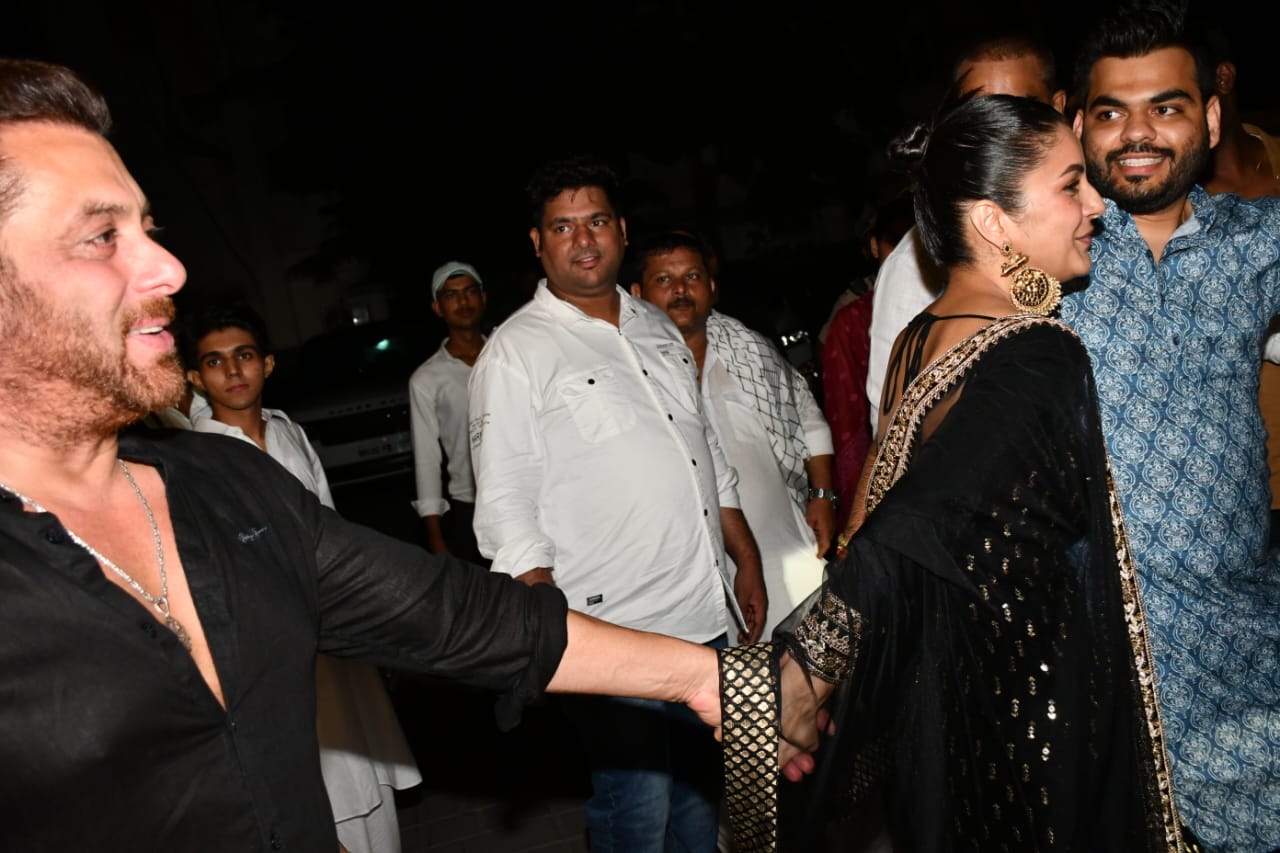 Shehnaaz Gill Attended Arpita Khan Aayush Sharma Eid Bash Cute Bonding With  Salman Khan | Arpita Aayush Eid Bash: अर्पिता खान की ईद पार्टी में पहुंची  शहनाज गिल, सलमान खान के संग