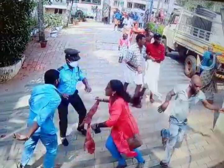 கூட்டம் கூட்டமாய் மருத்துவமனை கழிப்பறையை பயன்படுத்திய கும்பல்... தடுத்து நிறுத்தியதால் கல்வீச்சு தாக்குதல்!