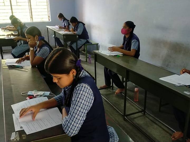 39,255 students are writing Plus 2 board examination in 154 centers in Salem district. சேலம் : 154 மையங்களில் பிளஸ் 2 பொதுத்தேர்வு எழுதுகின்றனர் 39,255 மாணவர்கள்..