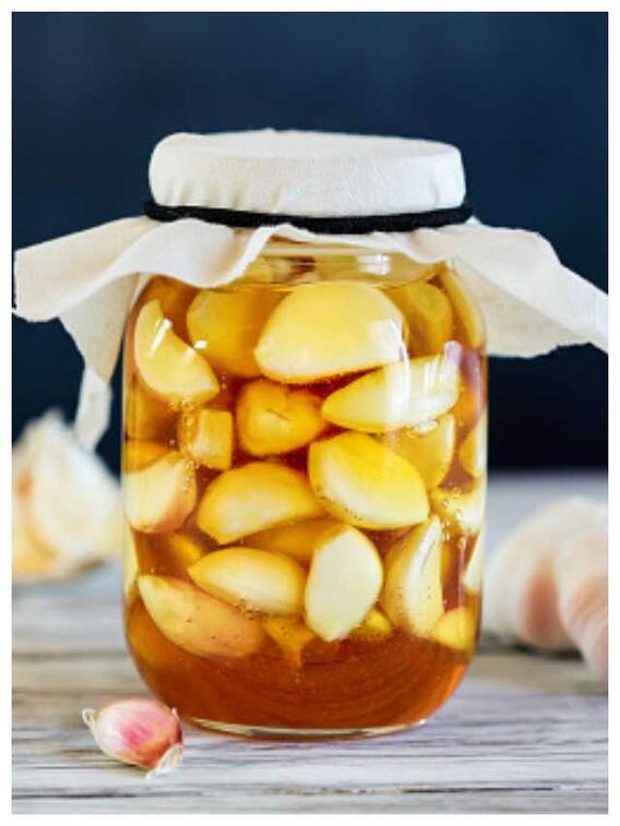 मोटापा, कोलेस्ट्रॉल जैसी इन 10 बीमारियों को दूर करता है लहसुन और शहद