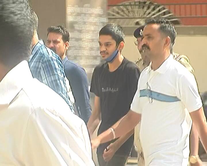 Live Updates: Grishma Vekaria murder case: The court will announce the sentence today ગ્રીષ્માના હત્યારા ફેનિલને સંભળાવાઇ ફાંસીની સજા, કોર્ટે રેરેસ્ટ ઓફ ધ રેર કેસ ગણાવ્યો