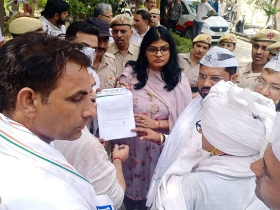 Sonipat Water Shortage: सोनीपत में पानी की कमी को लेकर AAP कार्यकर्ता सड़कों पर उतरे, राज्य सरकार के खिलाफ जमकर नारेबाजी
