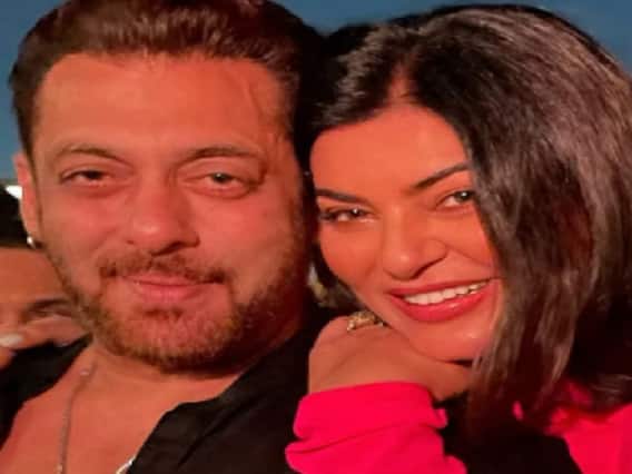 Biwi No.1 Sequel: फैंस ने सलमान-सुष्मिता की इस फोटो को देख कहा कब आएगी बीवर नंबर 2! Biwi No.1 Sequel: फैंस ने सलमान-सुष्मिता की इस फोटो को देख कहा कब आएगी बीवर नंबर 2!