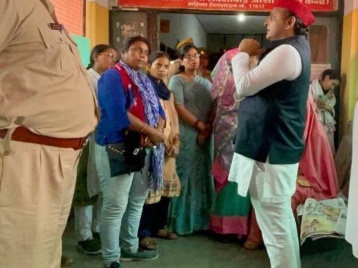 Lalitpur Rape Case: नाबालिग के साथ रेप करने वाला SHO गिरफ्तार, अखिलेश यादव ने पीड़ित परिवार से मुलाकात कर सरकार पर बोला हमला Lalitpur Rape Case in Pali Thana Police Arrest SHO and all 6 accused now Akhilesh yadav Attack on bjp Government Lalitpur Rape Case: नाबालिग के साथ रेप करने वाला SHO गिरफ्तार, अखिलेश यादव ने पीड़ित परिवार से मुलाकात कर सरकार पर बोला हमला