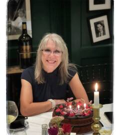 Katrina kaif Mother Birthday Photos: कैटरीना कैफ ने मां का बर्थडे किया जमकर सेलिब्रेट, फैमिली फोटो में नहीं दिखे विक्की कौशल