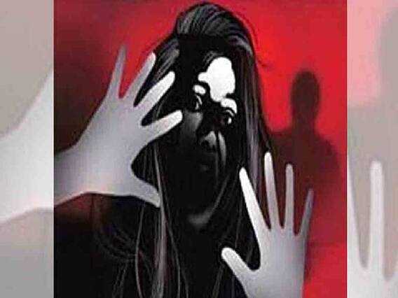 Crime: பள்ளி வகுப்பறையில் சிறுநீர் கழித்து இரண்டு சிறுமிகளுக்கு பாலியல் துன்புறுத்தல்.. அதிர்ச்சியில் மக்கள்