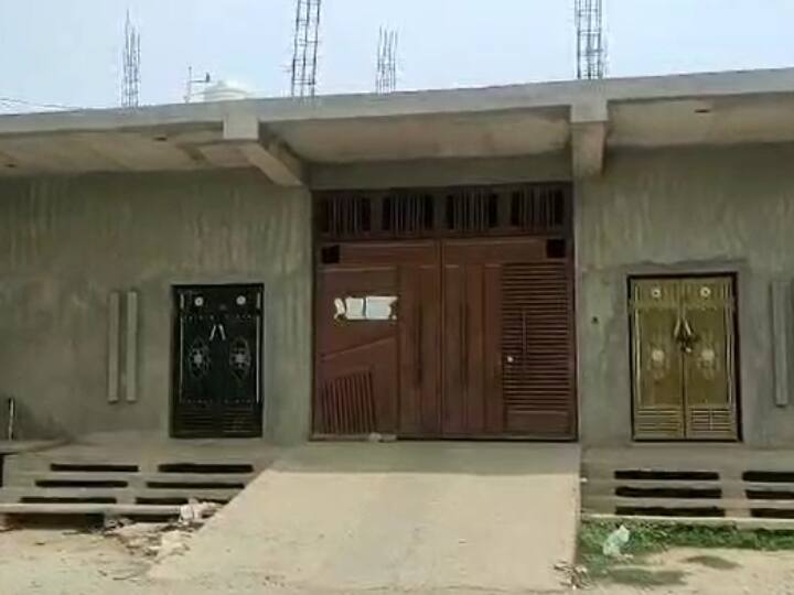 Meerut News: ड्रग माफिया तस्लीम का डेढ़ करोड़ का मकान कुर्क, पत्नी, लड़के और दामाद पर भी मुकदमा दर्ज Meerut Police Action on drug mafia Taslim One and a half crore house attached also FIR on wife son and son-in-law ann Meerut News: ड्रग माफिया तस्लीम का डेढ़ करोड़ का मकान कुर्क, पत्नी, लड़के और दामाद पर भी मुकदमा दर्ज