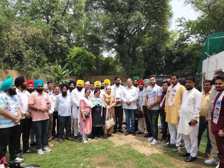 Himachal Election 2022, Sanyukt Kisan Morcha leader Aninder Singh Nauti joins AAP Himachal Election 2022: विधानसभा चुनाव से पहले SKM के नेता अनिंदर सिंह नौटी AAP में शामिल, 31 अन्य लोगों ने भी ली सदस्यता