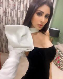 Mouni Roy Photos: બ્લેક શોર્ટ ડ્રેસમાં મૌની રોયે કરાવ્યું ફોટોશૂટ, જુઓ Photos