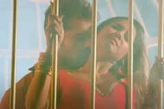 New Bhojpuri Song: बंद पिंजरे में Apsara Kashyap के साथ रोमांस करते नज़र आए Khesari Lal Yadav, देखने वालों की खुली की खुली रह गईं निगाहें