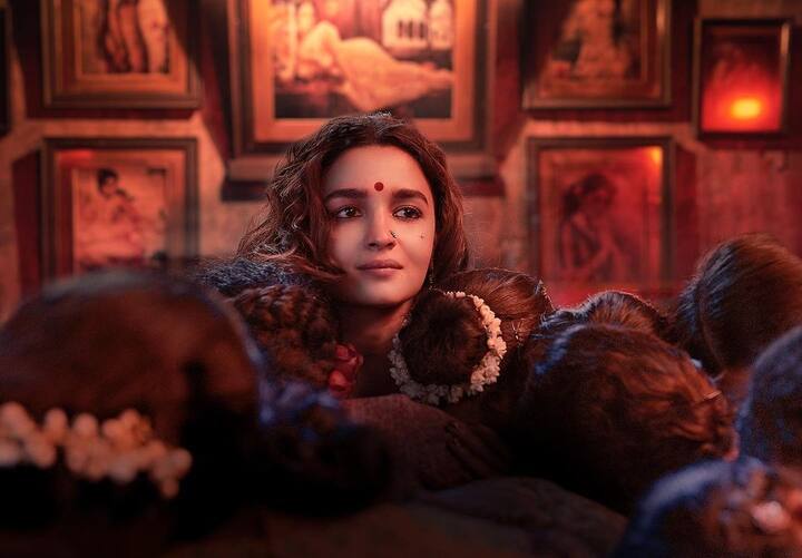 आता नेटफ्लिक्सवरदेखील या सिनेमाने रेकॉर्ड केला आहे. आलियाने सोशल मीडियाच्या माध्यमातून चाहत्यांना ही बातमी दिली आहे.
