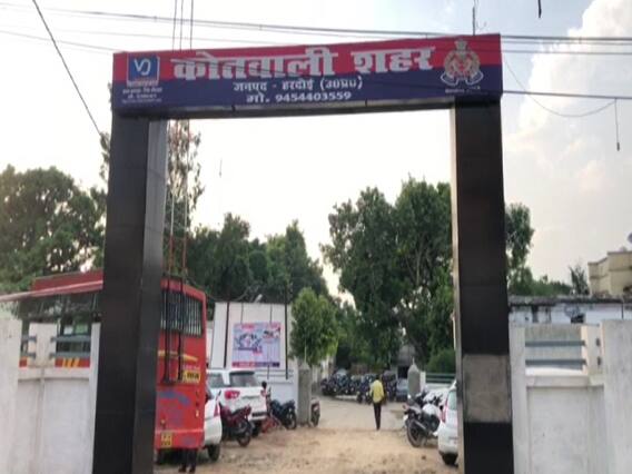 Hardoi में रिश्तों का कत्ल, सगे बेटे ने मां को उतारा मौत के घाट, इलाके में मचा हड़कंप Hardoi में रिश्तों का कत्ल, सगे बेटे ने मां को उतारा मौत के घाट, इलाके में मचा हड़कंप