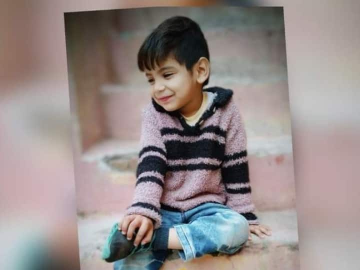 Baghpat News: 6 year old student died after van hit in school campus in Chamrawal Gaon in baghpat in up Baghpat News: स्कूल परिसर में बस से कुचलकर छात्र की मौत, मैनजर और ड्राइवर गिरफ्तार